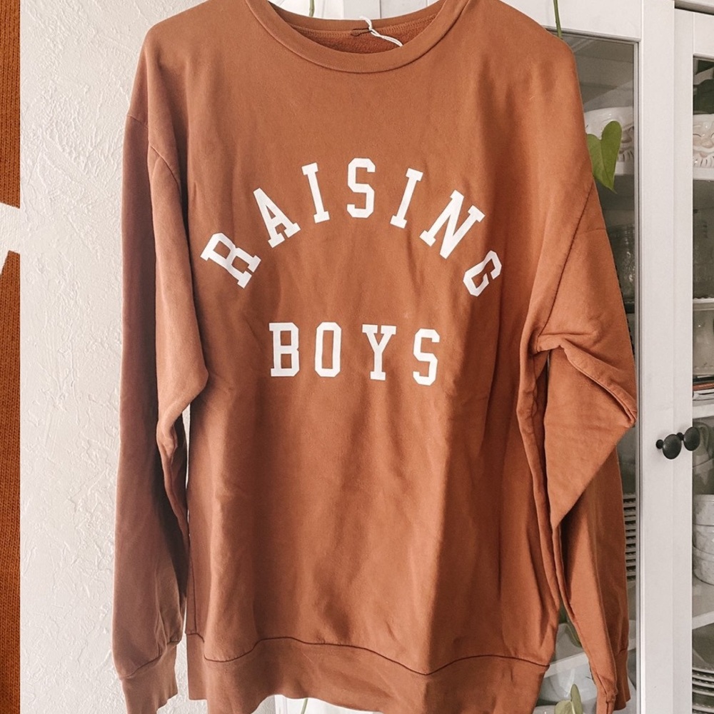 ISO PLEASE HELP!!!! Read description Ford & Wyatt Raising Boys sweatshirt size L
